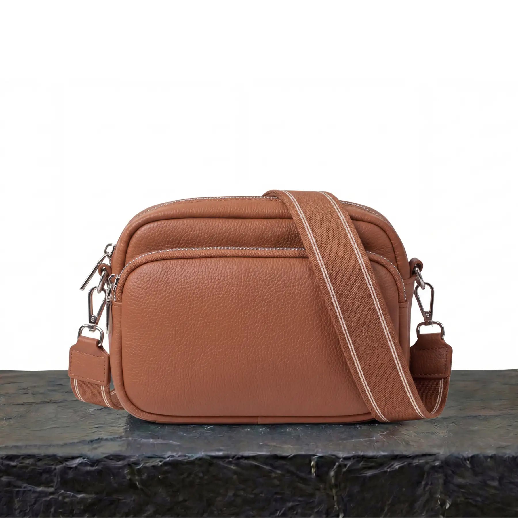 Bolso Bandolera Alba con Detalles Dorados
