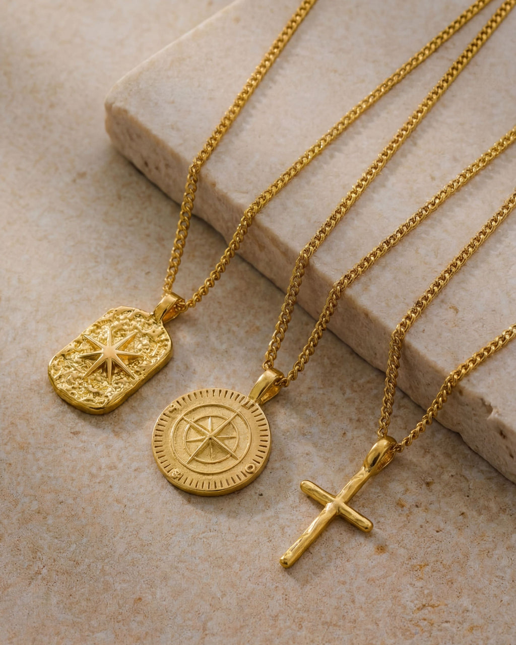 Collar de Oro con Colgante de Cruz