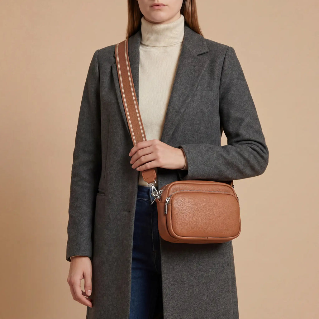 Bolso Bandolera Alba con Detalles Dorados
