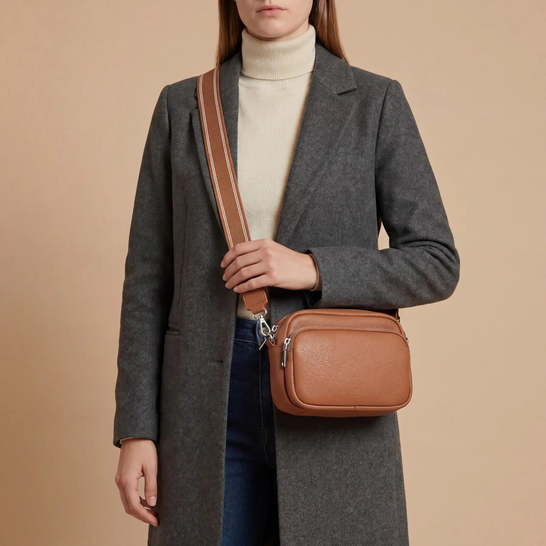 Bolso Bandolera Alba con Detalles Dorados
