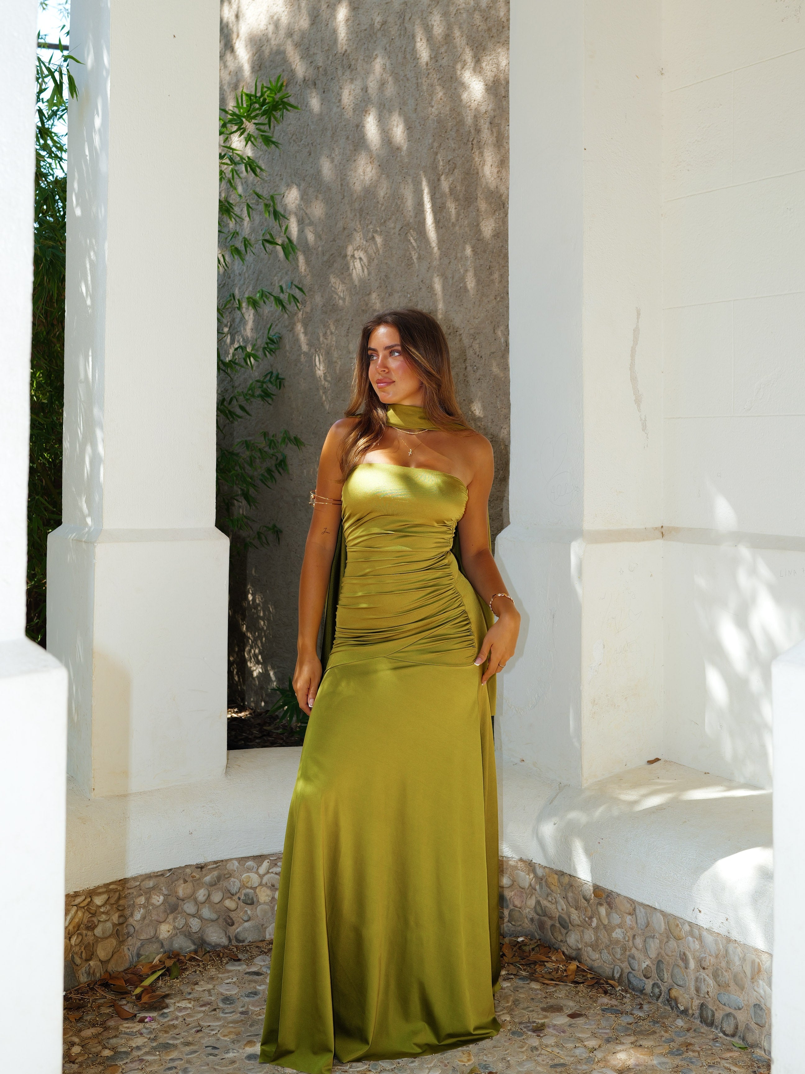 Vestido vuelo entrelazado oliva