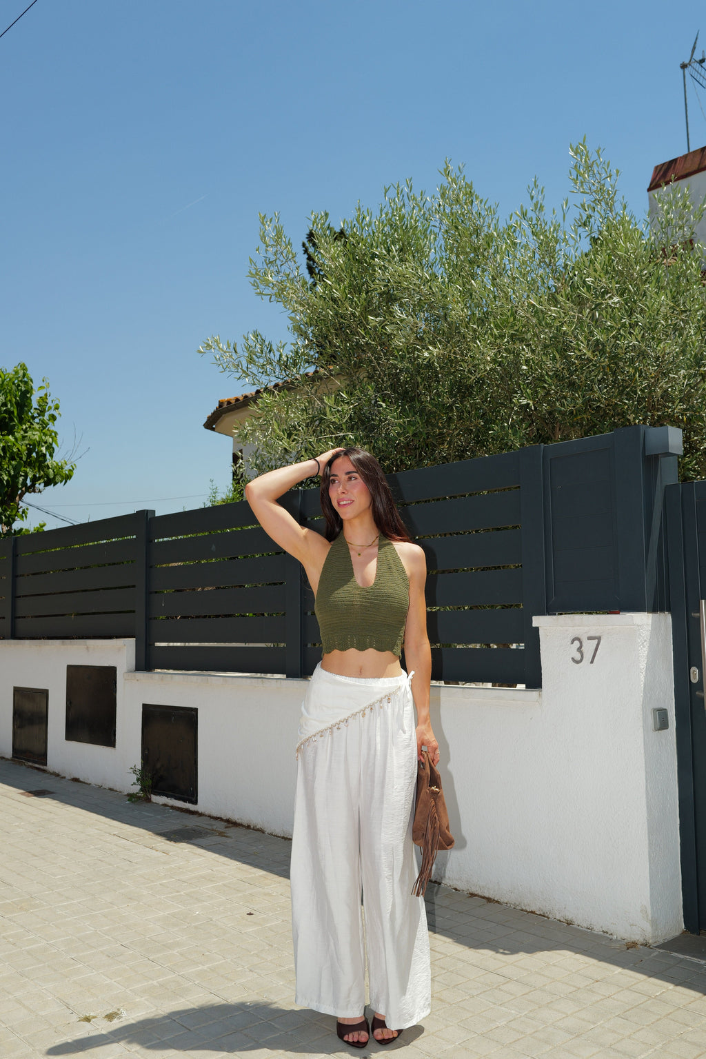 Top Verde Oliva de Punto con Escote Pico y Cuello Halter