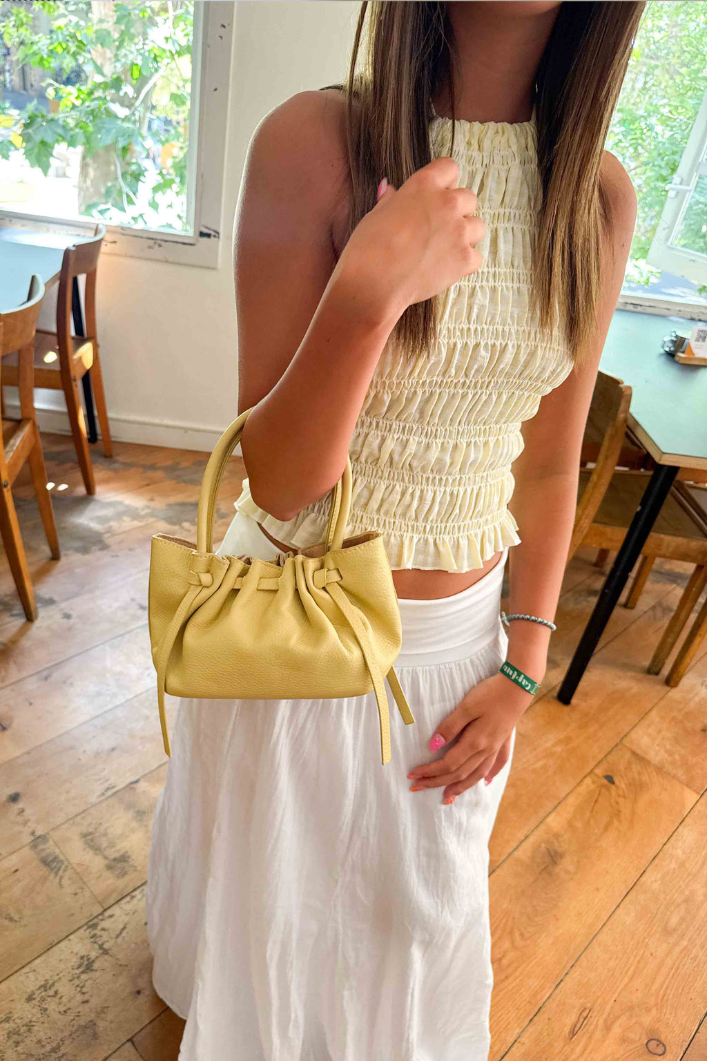 Top Halter Fruncido Amarillo con Cuerpo Nido de Abeja