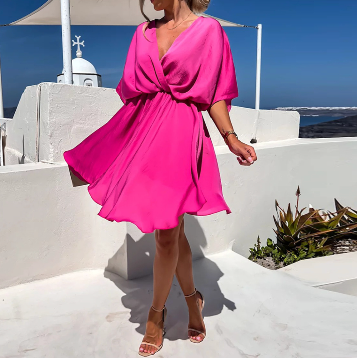 Vestido Mini con Detalle de Nudo Escultural y Caída Ligera y Fluida