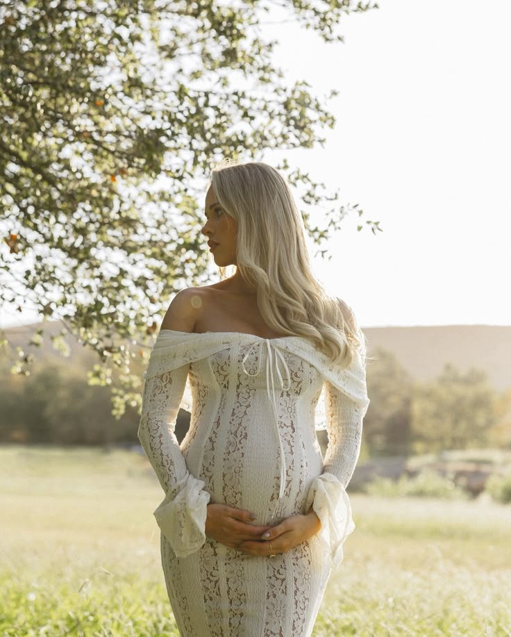 Vestido Premamá de Encaje con Caída Fluida y Ajuste Favorecedor