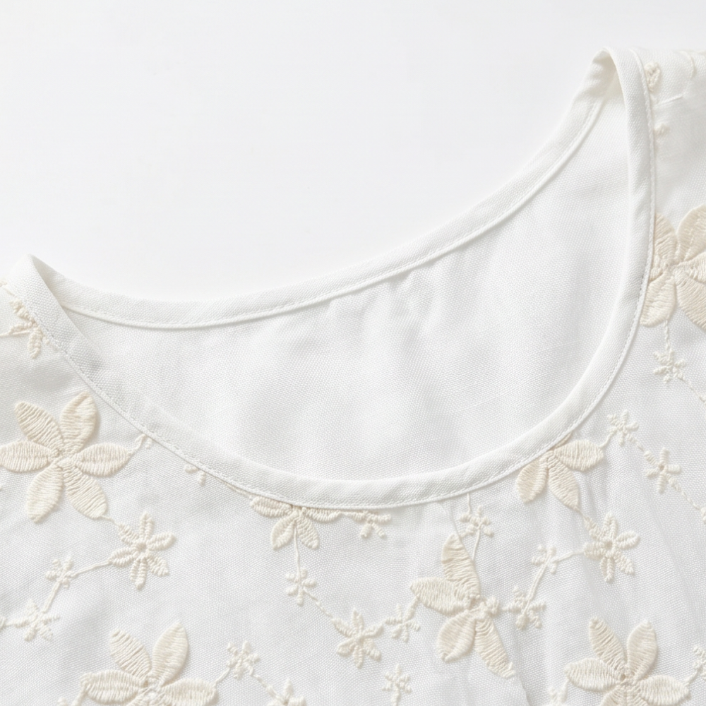 Blusa Bordada de Corte Peplum