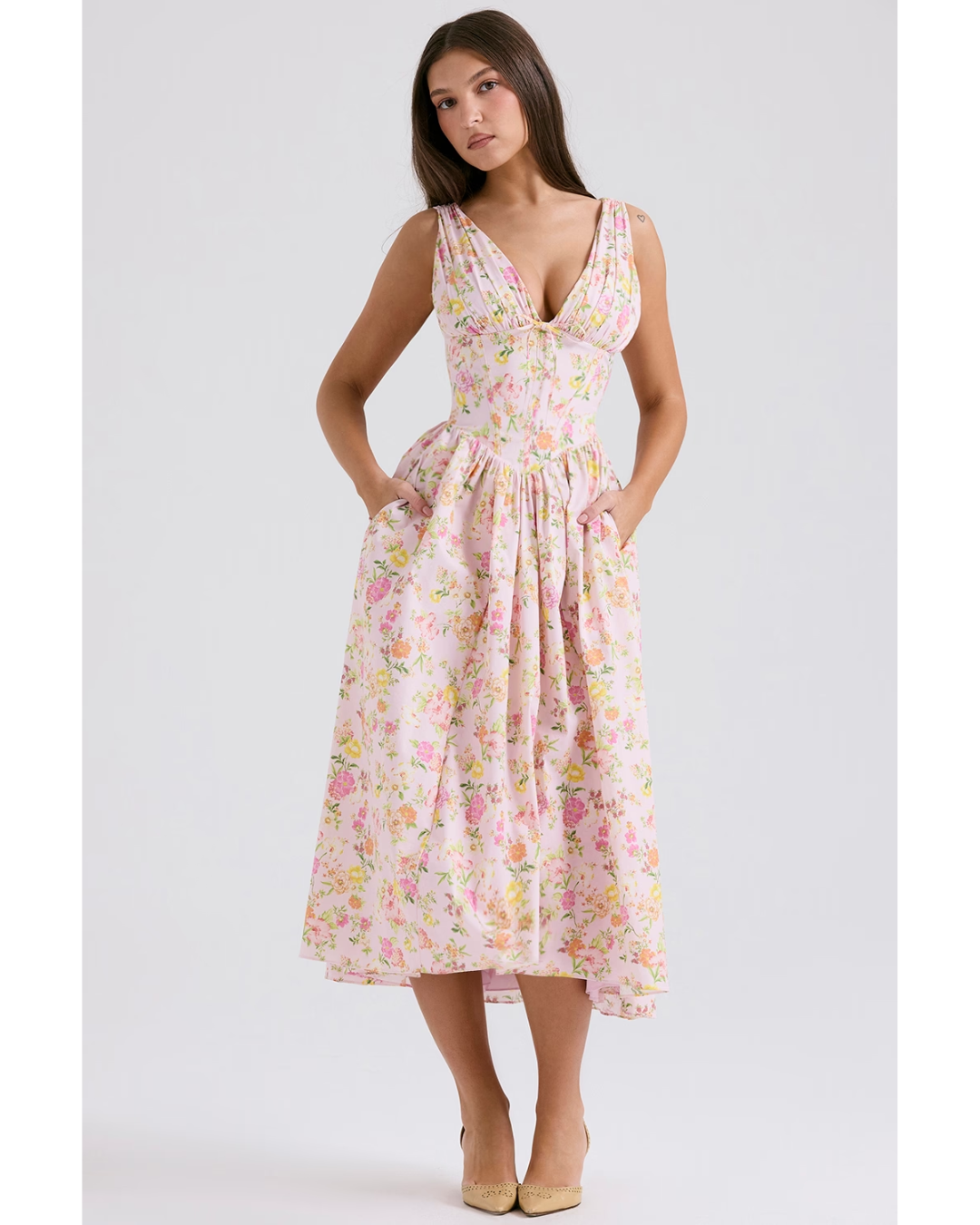 Vestido Midi Floral con Corte Fluido y Estampado Atemporal