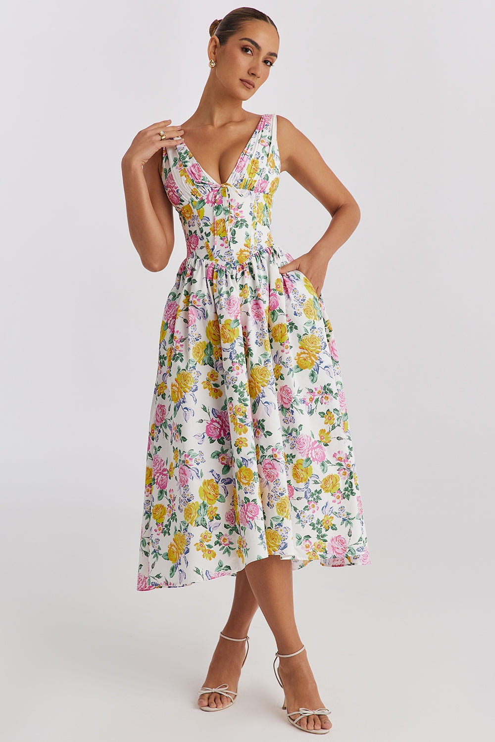 Vestido Midi Floral con Corte Fluido y Estampado Atemporal