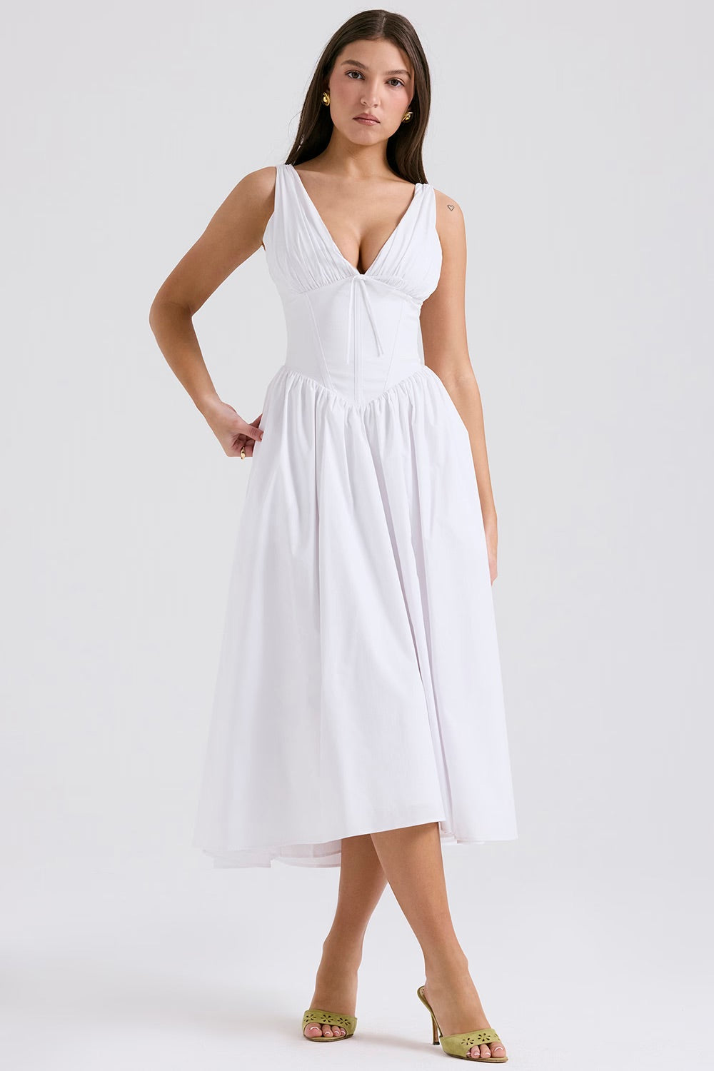 Vestido Midi Floral con Corte Fluido y Estampado Atemporal