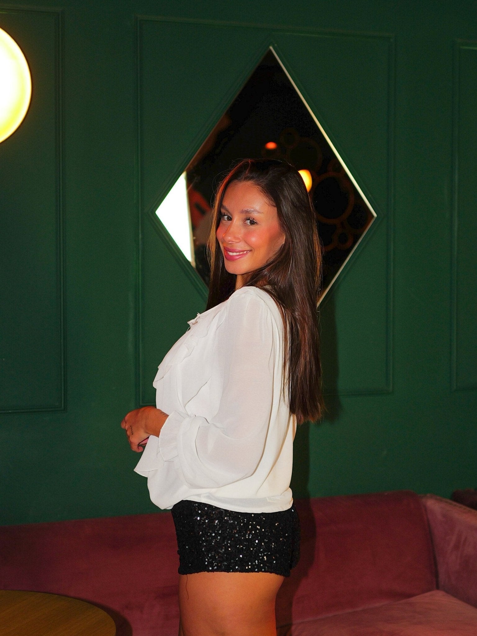 Blusa Blanca Romántica con Volantes y Mangas Abullonadas