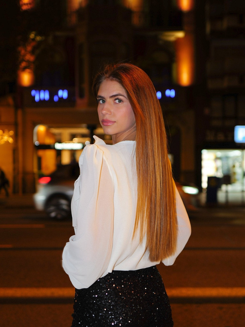 Blusa Blanca Romántica con Volantes y Mangas Abullonadas
