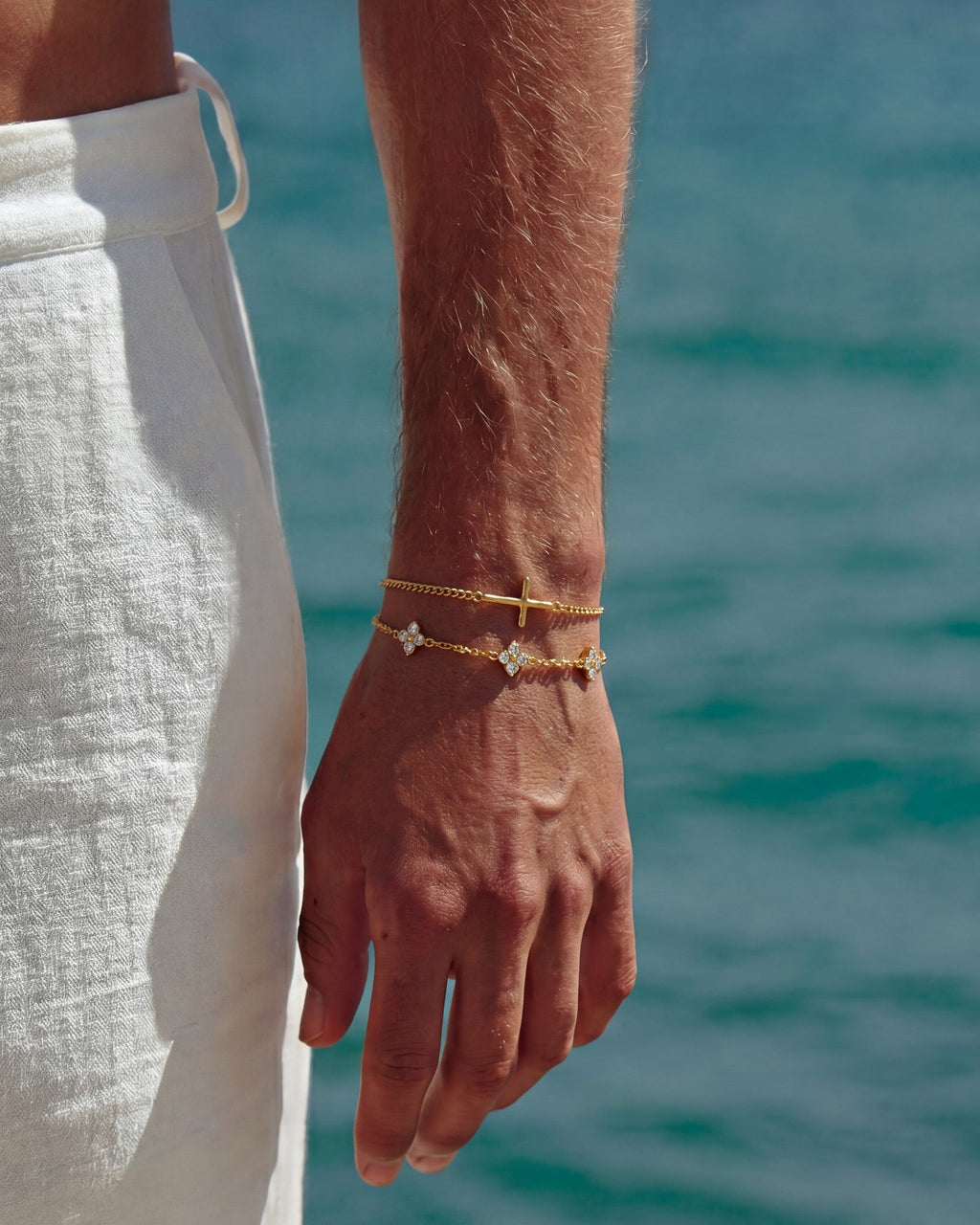 Pulsera de Oro con Colgante de Cruz