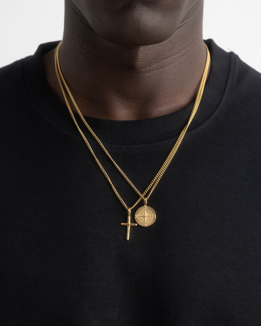Collar de Oro con Colgante de Cruz