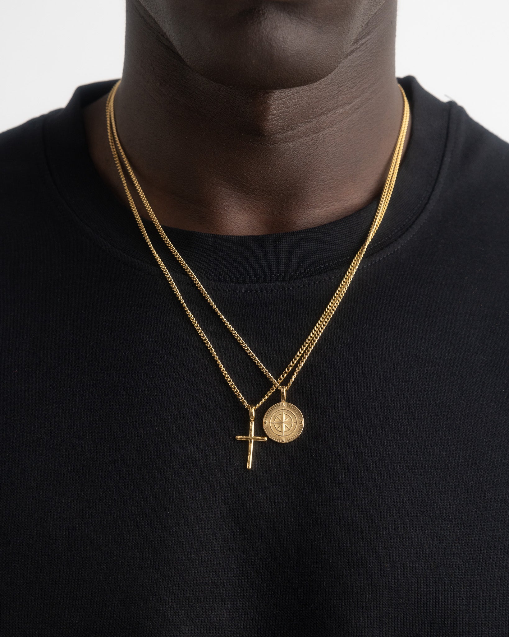 Collar de Oro con Colgante de Cruz