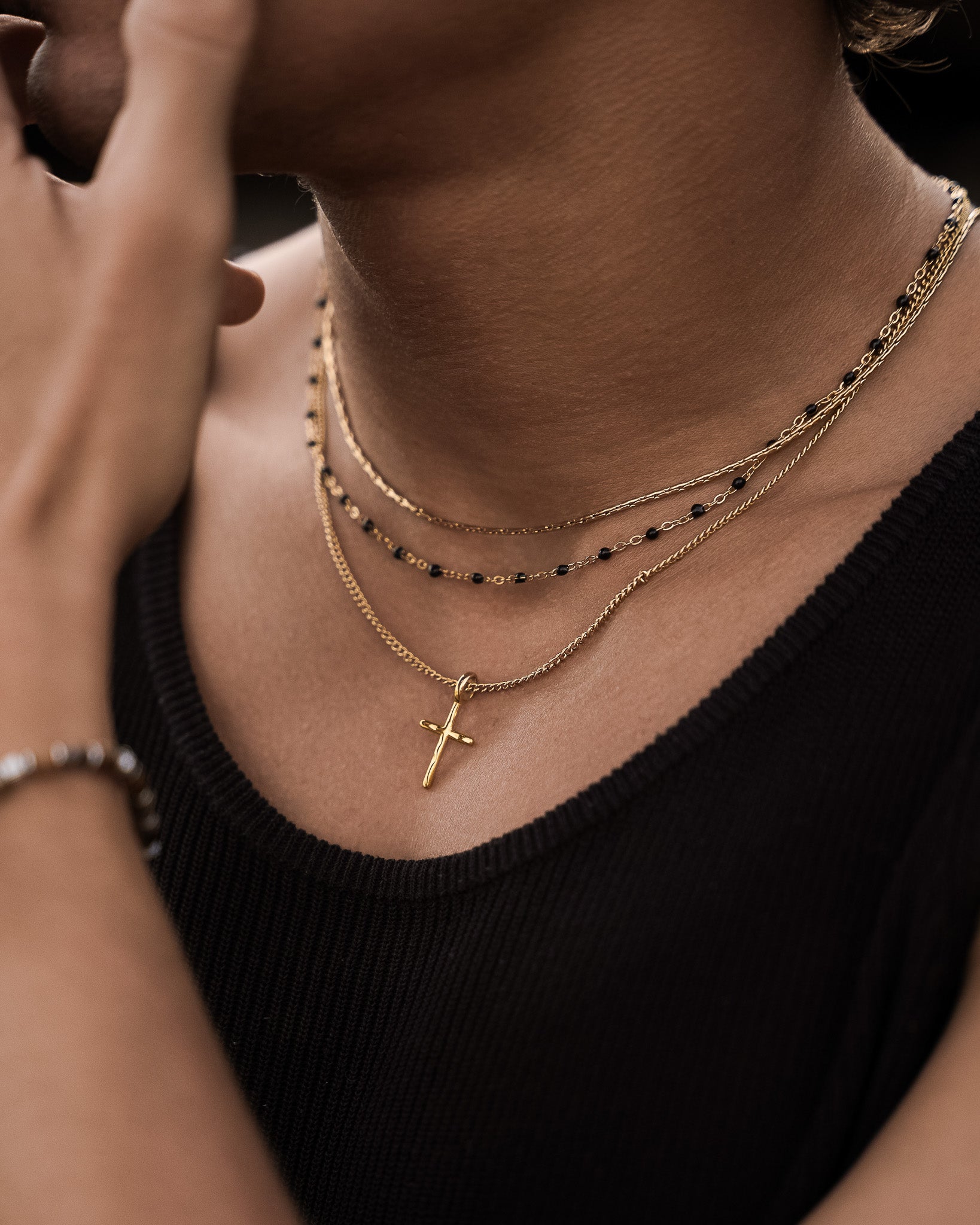 Collar de Oro con Colgante de Cruz