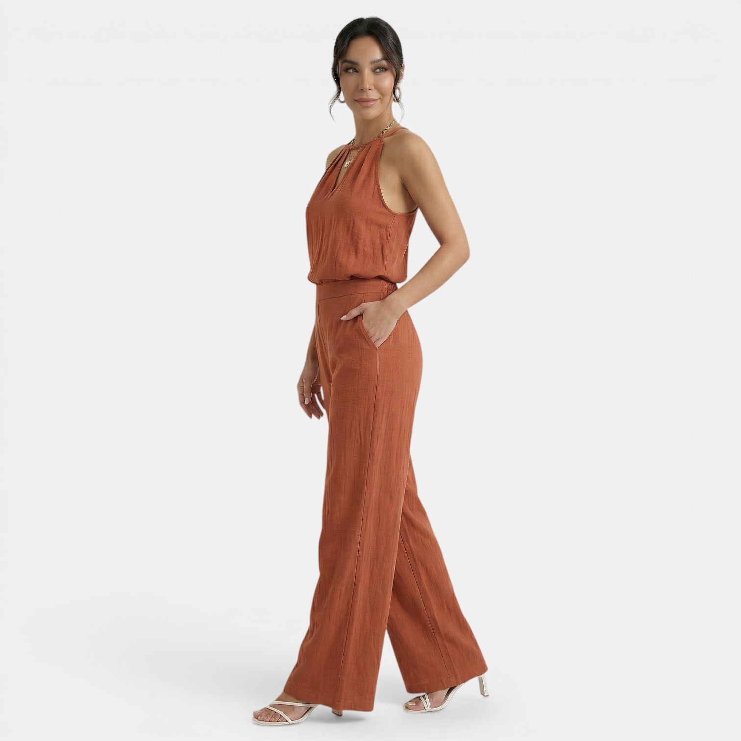 Conjunto Mujer Halter Calado de Lino y Pantalón Ancho