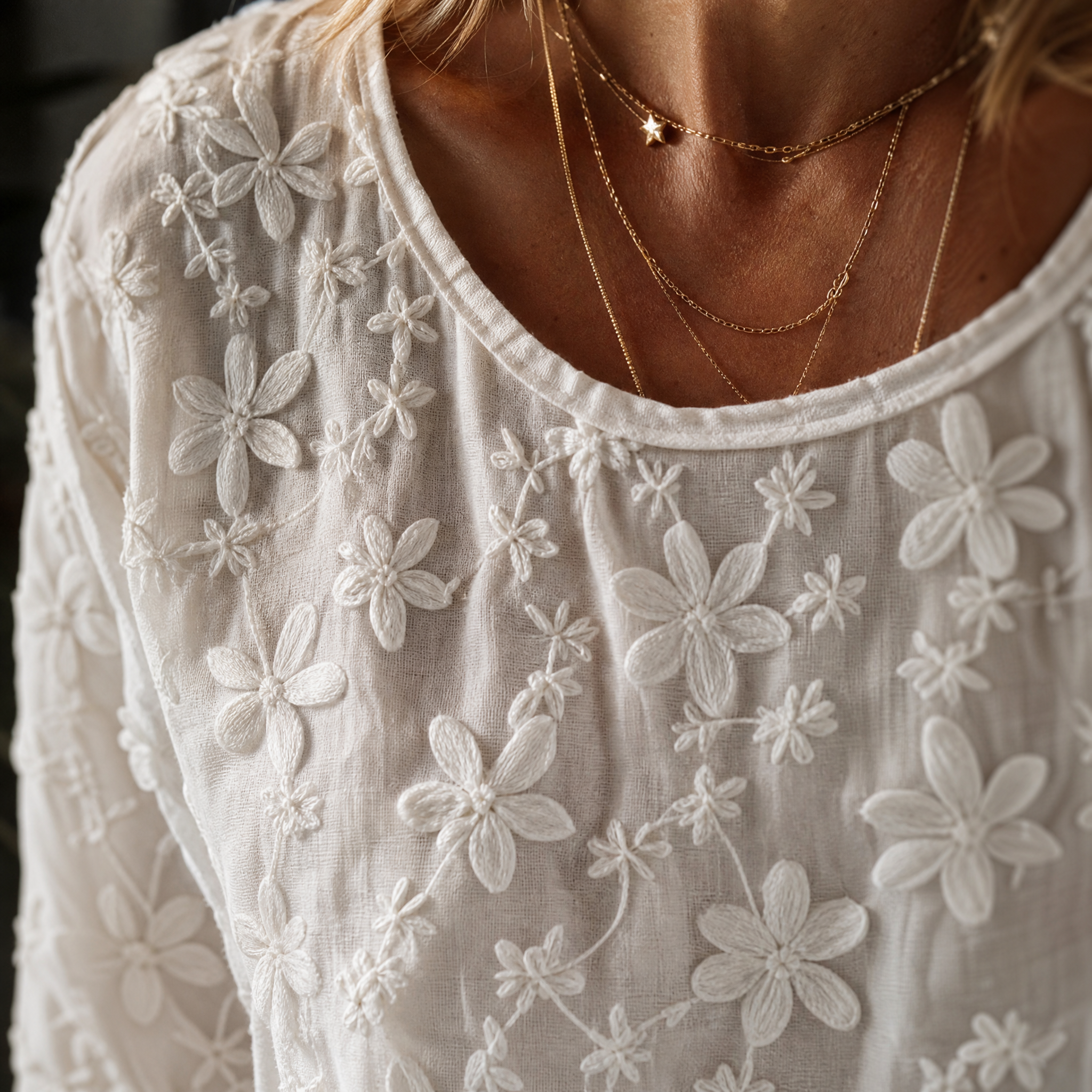 Blusa Bordada de Corte Peplum