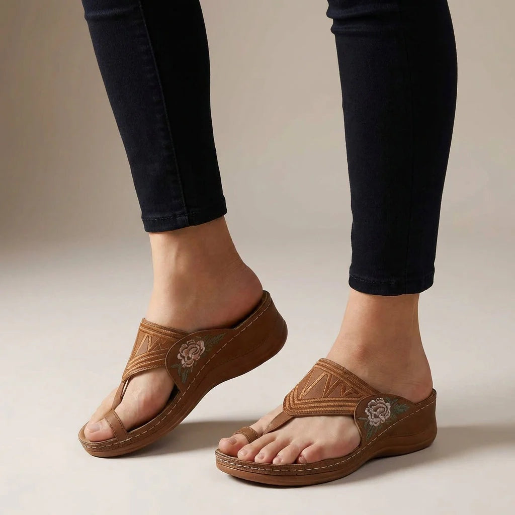 Sandalias Cuña Bordadas
