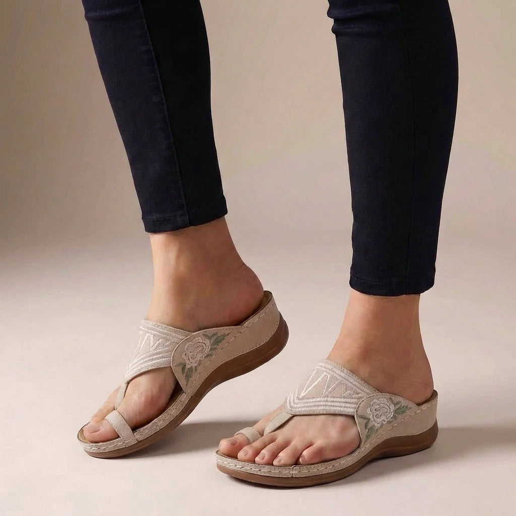 Sandalias Cuña Bordadas